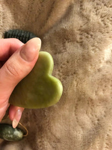 Jade Roller grün mit Gua Sha, glatt & gewalzt / reinigend & entspannend