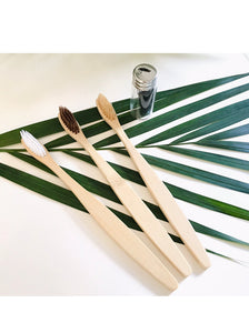 Zahnbürsten aus Bambus in diversen Farben