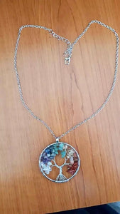 Collier avec pierres de guérison / aventurine, lapis-lazuli, 7 chakras