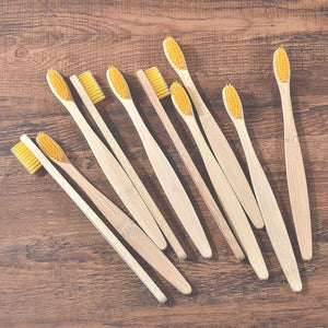 Brosses à dents en bambou de différentes couleurs / pour adultes