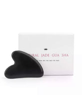 Laden Sie das Bild in den Galerie-Viewer, Gua Sha schwarze Jade (Obsidian) in Geschenkbox/ gut gegen Falten

